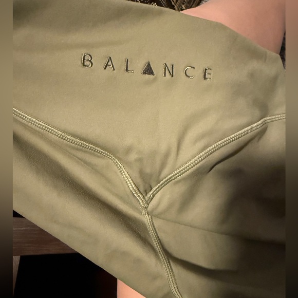 Vitality Balance Athletica Short Shorts - olive green size medium - Picture 2 of 6